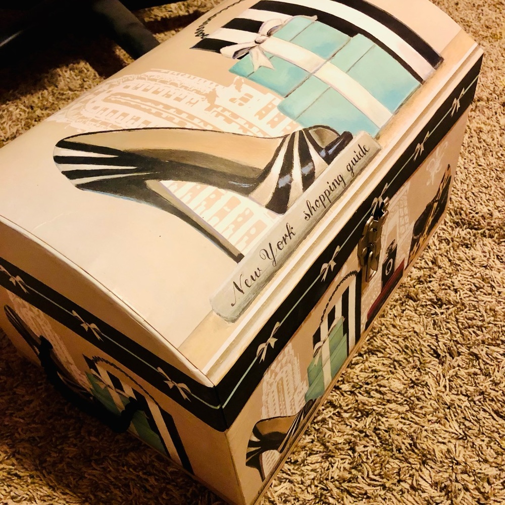Preowned Chic storage both box ⭐️☺️ - Picture 7 of 16